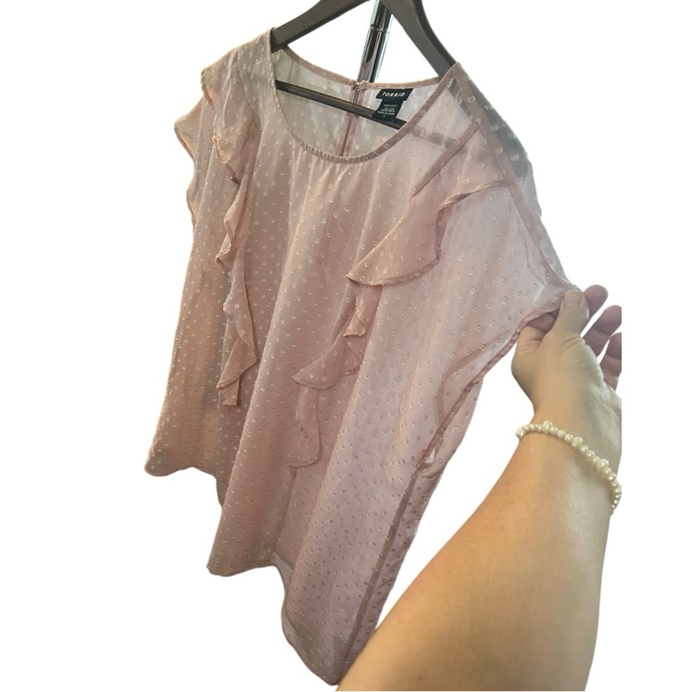 TORRID LIGHT PINK CHIFFON SHEER SWISS DOT RUFFLE BLOUSE SZ 1X - Picture 6 of 7